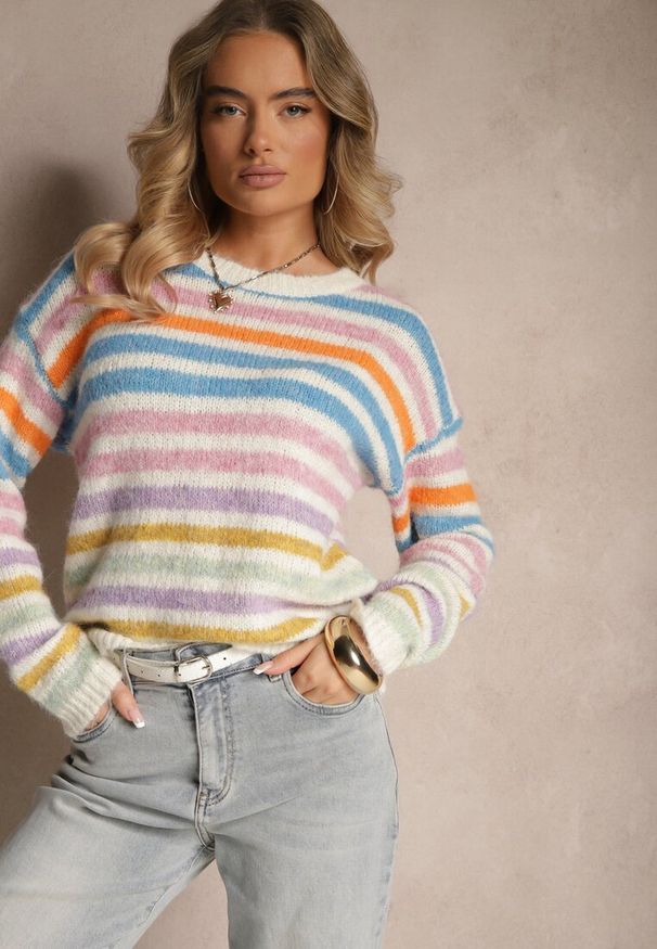 Renee - Niebieski Sweter z Dodatkiem Wełny w Kolorowe Paski Aslefa. Okazja: na co dzień. Kolor: niebieski. Materiał: wełna. Długość rękawa: długi rękaw. Długość: długie. Wzór: paski, kolorowy. Styl: casual, elegancki