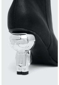 Karl Lagerfeld botki skórzane IKON HEEL damskie kolor czarny na słupku KL39035. Kolor: czarny. Materiał: skóra. Obcas: na słupku. Wysokość obcasa: średni #4