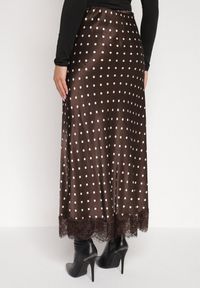 Born2be - Brązowa Wiskozowa Spódnica z Wysokim Stanem w Kropki z Koronką Monivesa. Okazja: na co dzień. Stan: podwyższony. Kolor: brązowy. Materiał: wiskoza, koronka. Wzór: kropki, koronka. Styl: casual, elegancki #4