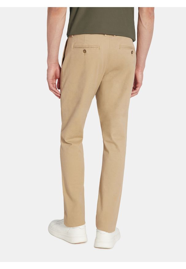 Pako Lorente - PAKO LORENTE - Beżowe spodnie chino z bawełną. Kolor: beżowy. Materiał: bawełna. Wzór: gładki. Sezon: zima, jesień. Styl: klasyczny