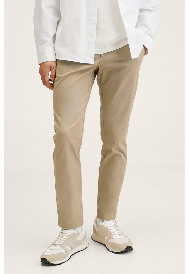 Mango Man spodnie męskie kolor beżowy dopasowane. Kolor: beżowy. Materiał: tkanina, włókno. Wzór: gładki