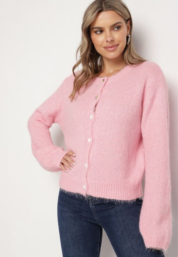 Born2be - Różowy Casualowy Kardigan o Klasycznym Kroju Riathiel. Okazja: na co dzień. Kolor: różowy. Materiał: jeans. Długość rękawa: długi rękaw. Długość: długie. Styl: klasyczny, casual