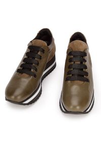 Wittchen - Damskie sneakersy z trzech rodzajów skóry na platformie khaki. Nosek buta: okrągły. Zapięcie: pasek. Kolor: brązowy. Materiał: skóra. Wzór: paski. Obcas: na platformie #8