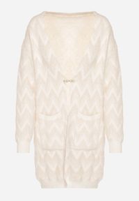 Born2be - Jasnobeżowy Niezapinany Kardigan Przed Kolano w Paski Chevron Afesura. Kolor: beżowy. Materiał: dzianina. Długość rękawa: długi rękaw. Długość: długie. Wzór: paski #6