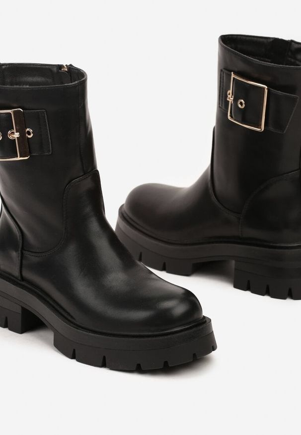 Born2be - Czarne Płaskie Botki w Stylu Bikerów z Ozdobną Klamrą Ilorvia. Zapięcie: klamry. Kolor: czarny. Materiał: jeans, skóra. Obcas: na obcasie. Styl: elegancki. Wysokość obcasa: niski