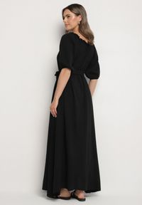 Born2be - Czarna Trapezowa Muślinowa Sukienka z Bawełny z Paskiem i Gumką w Talii Vimarinn. Okazja: na co dzień. Typ kołnierza: dekolt hiszpanka. Kolor: czarny. Materiał: bawełna. Typ sukienki: trapezowe. Styl: casual #4