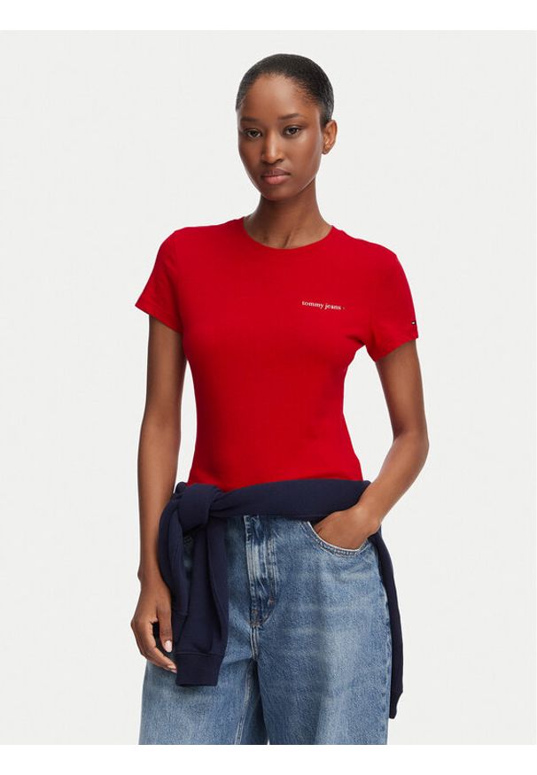 Tommy Jeans T-Shirt Ess Logo DW0DW23479 Czerwony ciemny Slim Fit. Kolor: czerwony. Materiał: bawełna