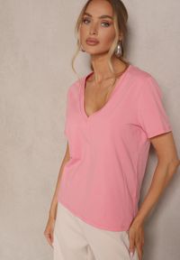 Renee - Różowy T-shirt z Bawełny z Dekoltem w Serek Nindriela. Typ kołnierza: dekolt w serek. Kolor: różowy. Materiał: bawełna #4
