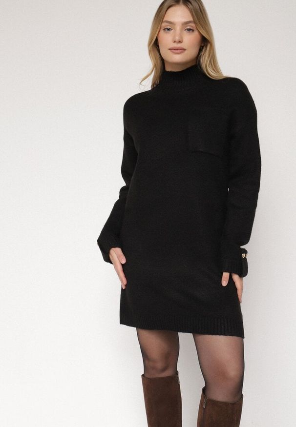 Born2be - Czarna Dzianinowa Sukienka z Półgolfem z Domieszką Wełny i Wiskozą Nesara. Okazja: na co dzień. Kolor: czarny. Materiał: dzianina, wełna, wiskoza. Sezon: zima, jesień. Styl: casual. Długość: midi