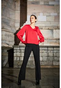 MOODO - Koszula z różami czerwona. Kolor: czerwony, wielokolorowy, różowy. Materiał: poliester #1