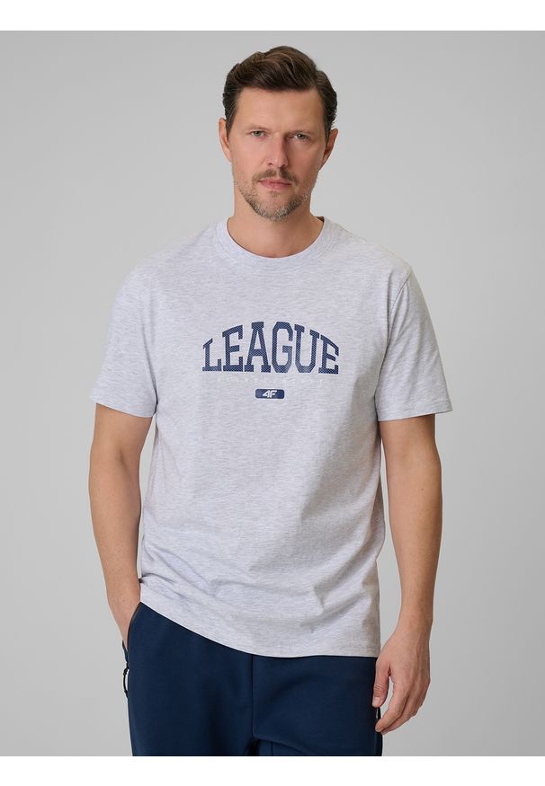 4f - 4F T-shirt regular z nadrukiem męski - szary M. Okazja: na co dzień. Kolor: szary. Materiał: dzianina, bawełna, materiał. Wzór: nadruk. Styl: casual