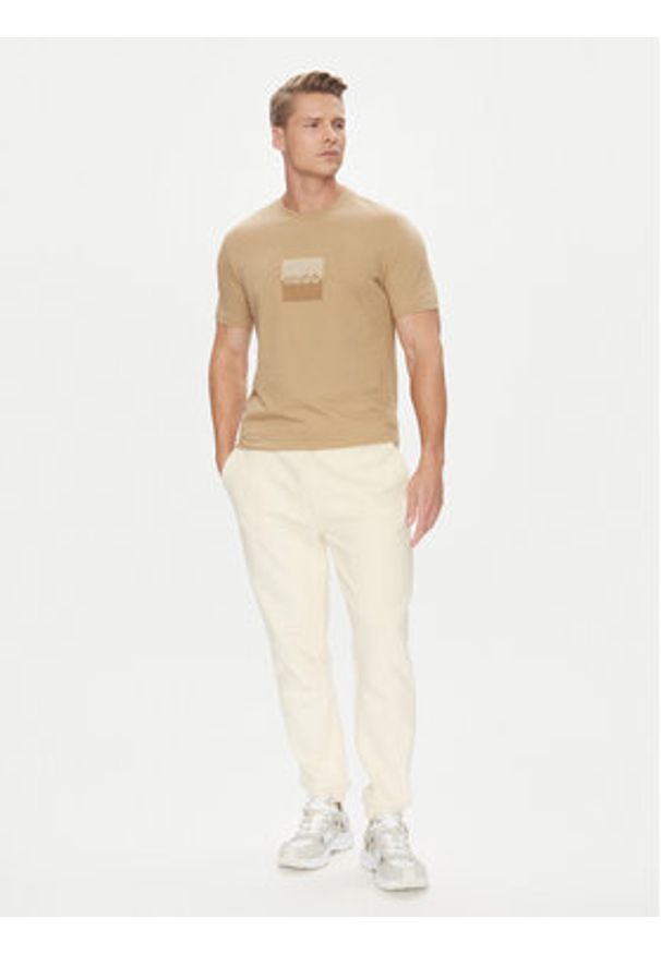 Hugo - HUGO T-Shirt Dusplit 50542784 Beżowy Regular Fit. Kolor: beżowy. Materiał: bawełna
