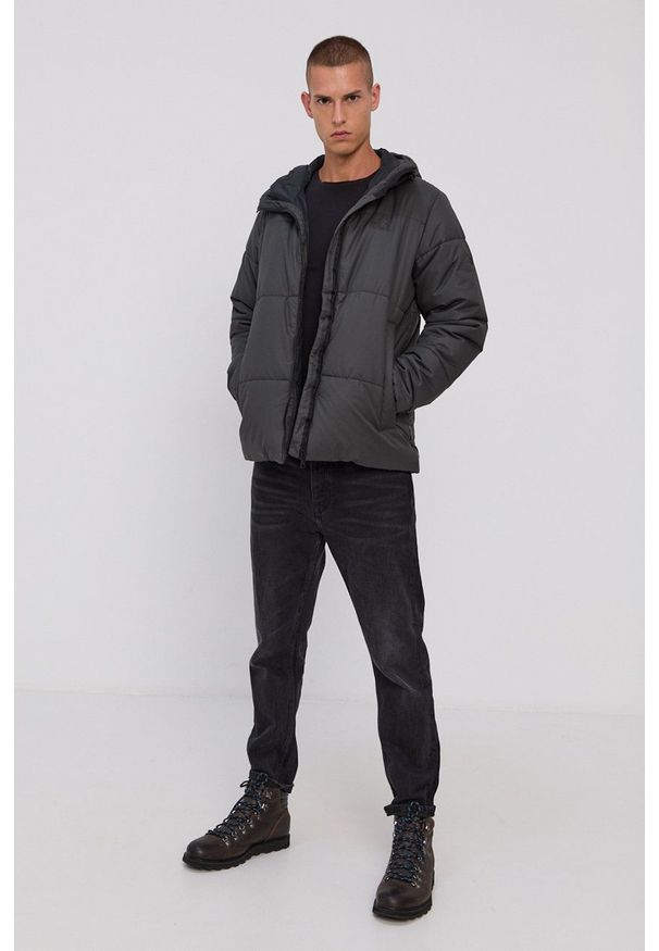 Jack Wolfskin - Kurtka. Kolor: zielony. Materiał: włókno, materiał, syntetyk