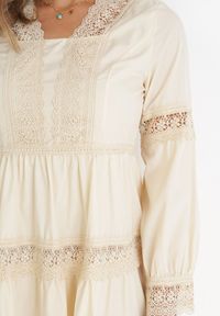 Born2be - Beżowa Sukienka Mini z Koronkowymi Wstawkami i Rozkloszowanym Dołem Femona. Okazja: na co dzień. Kolor: beżowy. Materiał: koronka. Typ sukienki: proste. Styl: casual. Długość: mini #2