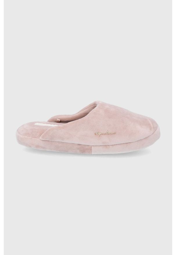 EA7 Emporio Armani Kapcie kolor różowy. Nosek buta: okrągły. Kolor: różowy. Materiał: materiał. Wzór: gładki. Szerokość buta: średnie