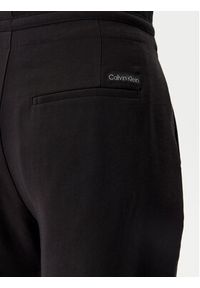 Calvin Klein Jeans Spodnie materiałowe J20J225339 Czarny Straight Fit. Kolor: czarny. Materiał: wiskoza