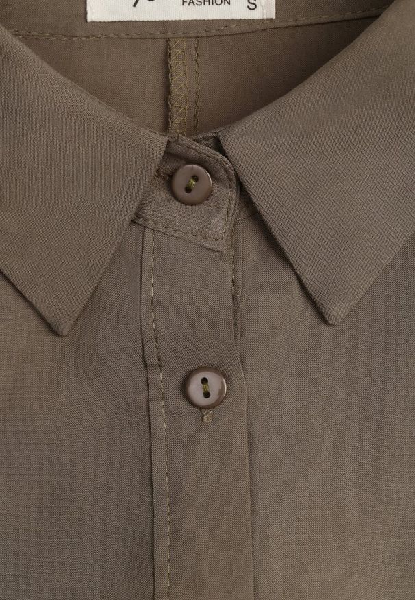 Renee - Ciemnozielona Sukienka Hillcrest. Kolor: zielony. Długość rękawa: długi rękaw. Typ sukienki: koszulowe. Długość: maxi