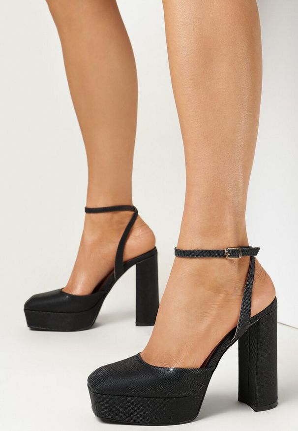 Born2be - Czarne Sandały na Słupku i Platformie z Brokatem Sive. Okazja: na karnawał. Zapięcie: sprzączka. Kolor: czarny. Materiał: materiał. Szerokość cholewki: wąska. Obcas: na platformie