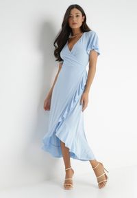 Born2be - Jasnoniebieska Sukienka Aediala. Okazja: na randkę, na imprezę, na co dzień. Kolor: niebieski. Materiał: tkanina, wiskoza. Długość rękawa: krótki rękaw. Typ sukienki: kopertowe. Styl: casual. Długość: midi #3
