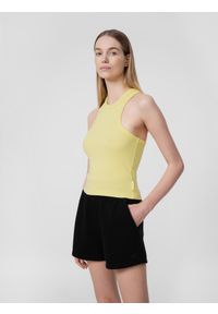 4f - Crop top z prążkowanej dzianiny damski. Kolor: żółty. Materiał: prążkowany, dzianina