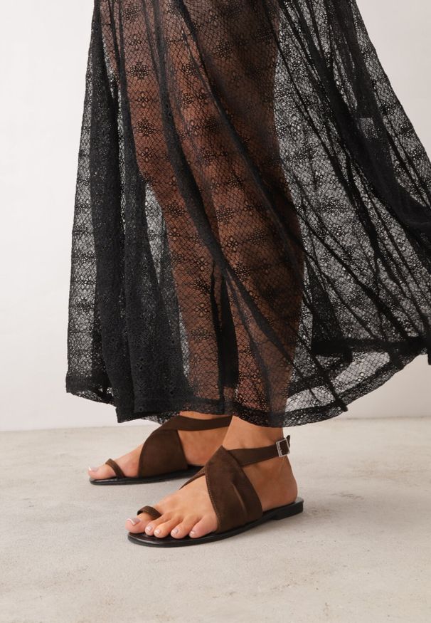 Born2be - Brązowe Płaskie Sandały VICES z Imitacji Zamszu z Paskiem na Duży Palec Zepae. Okazja: do pracy, na co dzień. Zapięcie: pasek. Kolor: brązowy. Materiał: zamsz. Sezon: lato. Styl: elegancki, klasyczny, casual