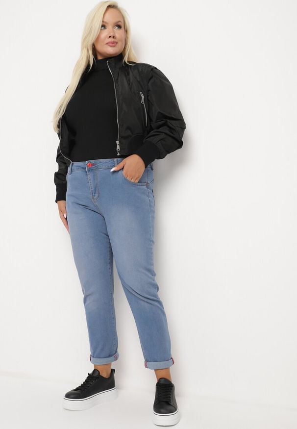 Born2be - Niebieskie Jeansy Skinny z Efektem Push-Up Nevellia. Okazja: na spacer. Kolor: niebieski. Wzór: aplikacja. Styl: elegancki