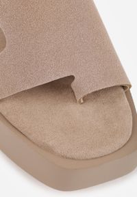 Born2be - Ciemnobeżowe Sandały na Platformie i Koturnie z Paskiem na Duży Palec Rodenos. Okazja: na co dzień. Zapięcie: pasek. Kolor: beżowy. Materiał: len. Obcas: na koturnie. Styl: casual #5