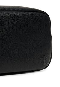 Calvin Klein Kosmetyczka Cargo Dopp Kit LV04D1090G Czarny. Kolor: czarny. Materiał: skóra #3
