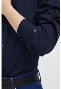 TOMMY HILFIGER - Tommy Hilfiger koszula bawełniana damska kolor granatowy regular z kołnierzykiem klasycznym. Typ kołnierza: kołnierzyk klasyczny. Kolor: niebieski. Materiał: bawełna. Długość rękawa: długi rękaw. Długość: długie. Styl: klasyczny #2