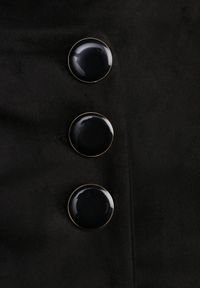 Born2be - Czarna Kopertowa Spódnica o Trapezowym Kroju Ozdobiona Guzikami Niloria. Okazja: na co dzień. Kolor: czarny. Materiał: jedwab. Wzór: aplikacja. Styl: casual, elegancki #6