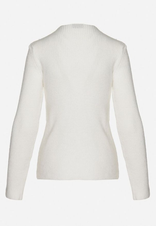 Born2be - Jasnobeżowy Sweter w Klasycznym Stylu z Dekoltem w Łódkę Zinvirra. Kolor: beżowy. Materiał: materiał. Sezon: zima. Styl: klasyczny
