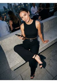 Sinsay - Spodnie wide leg z zakładkami i ozdobną klamrą - czarny. Kolor: czarny #1