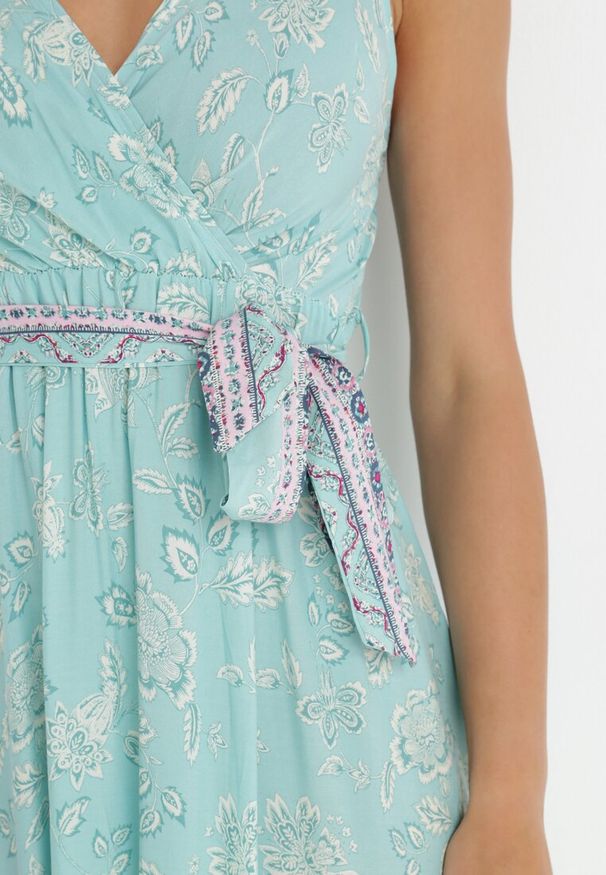 Born2be - Miętowa Sukienka Komley. Kolor: miętowy. Materiał: wiskoza, materiał. Długość rękawa: na ramiączkach. Wzór: nadruk. Typ sukienki: kopertowe. Długość: maxi