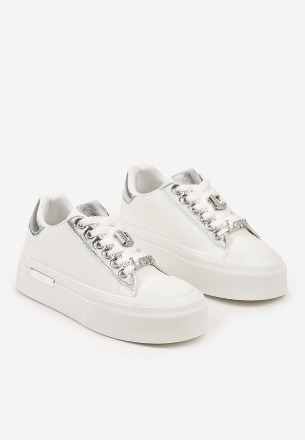 Born2be - Biało-Srebrne Sneakersy na Grubej Podeszwie z Metalicznymi Wstawkami i Cyrkoniami Himaria. Zapięcie: sznurówki. Kolor: biały. Materiał: jeans, jedwab