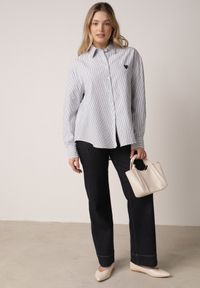 Born2be - Niebieska Koszula z Bawełną w Paski Ozdobiona Haftem Sercem Sewriva. Okazja: na co dzień. Typ kołnierza: kołnierzyk klasyczny. Kolor: niebieski. Materiał: bawełna. Wzór: aplikacja, haft, paski. Styl: casual, klasyczny #4