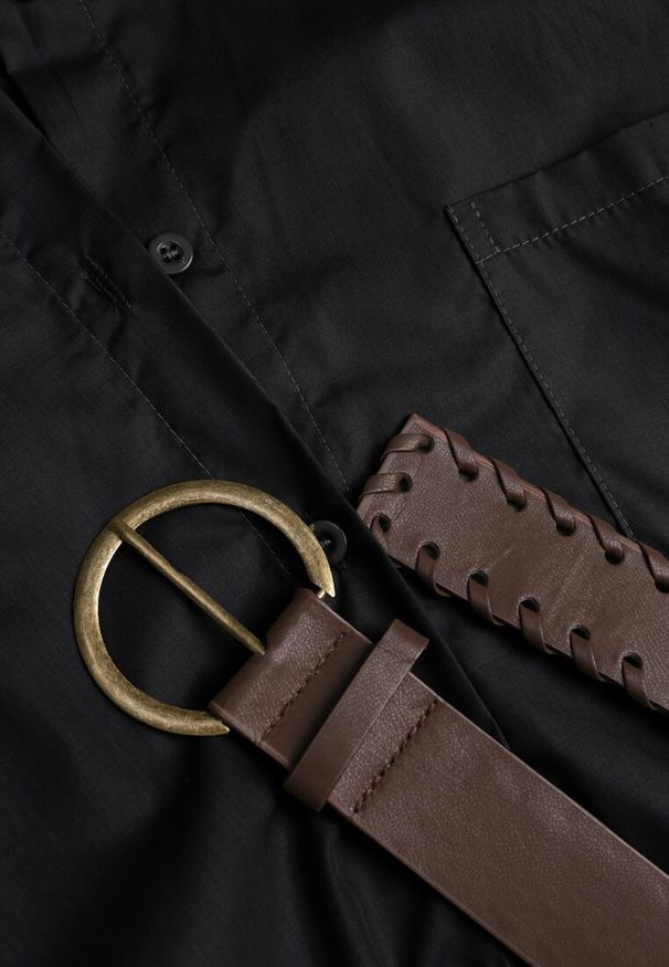 Born2be - Czarna Długa Koszula Oversize z Bawełny i Wiskozy z Paskiem z Klamrą Thessalonike. Okazja: na co dzień. Kolor: czarny. Materiał: wiskoza, bawełna. Długość: długie. Styl: casual