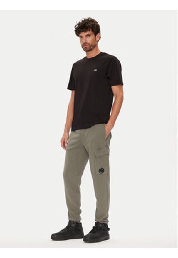 C.P. Company Spodnie dresowe 19CMSP720A006372R Zielony Regular Fit. Kolor: zielony. Materiał: bawełna