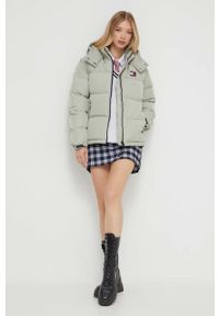 Tommy Jeans kurtka puchowa damska kolor zielony zimowa. Kolor: zielony. Materiał: puch. Sezon: zima #3