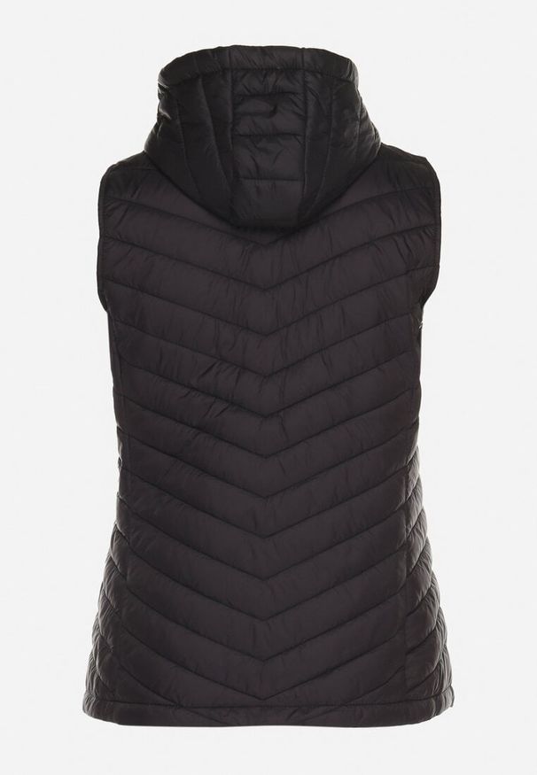 Born2be - Czarna Pikowana Kamizelka Taliowana z Odpinanym Kapturem Delionis. Kolekcja: plus size. Kolor: czarny. Materiał: dresówka. Styl: elegancki