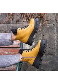 Żółte Botki Blu Skórzane Ocieplane Buty Damskie. Okazja: na spacer. Kolor: żółty. Materiał: skóra. Szerokość cholewki: normalna. Sezon: jesień. Obcas: na obcasie. Styl: elegancki. Wysokość obcasa: niski #4