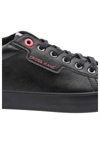 Trampki damskie Cross Jeans, z wysokiej jakości materiału syntetycznego z gładką cholewką oraz sznurowanym zapięciem, czarne, II1R4001C. Okazja: na co dzień. Wysokość cholewki: przed kostkę. Zapięcie: sznurówki. Kolor: czarny. Materiał: syntetyk, materiał, skóra ekologiczna. Szerokość cholewki: normalna. Wzór: gładki. Styl: casual, klasyczny, elegancki #4