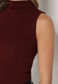 Born2be - Bordowy Bawełniany Top o Dopasowanym Kroju z Półgolfem Unarisa. Okazja: na co dzień, na spotkanie biznesowe. Kolor: czerwony. Materiał: bawełna. Styl: casual, klasyczny, biznesowy #2