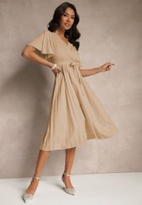 Renee - Ciemnobeżowa Sukienka Wiązana w Talii z Plisowaniem na Dole Dorseki. Kolor: beżowy. Materiał: materiał, tkanina. Styl: elegancki