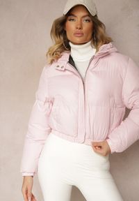 Renee - Różowa Pikowana Kurtka z Nieodpinanym Kapturem o Krótkim Kroju Tinneira. Okazja: na spacer. Kolor: różowy. Materiał: jeans. Długość: krótkie. Styl: elegancki