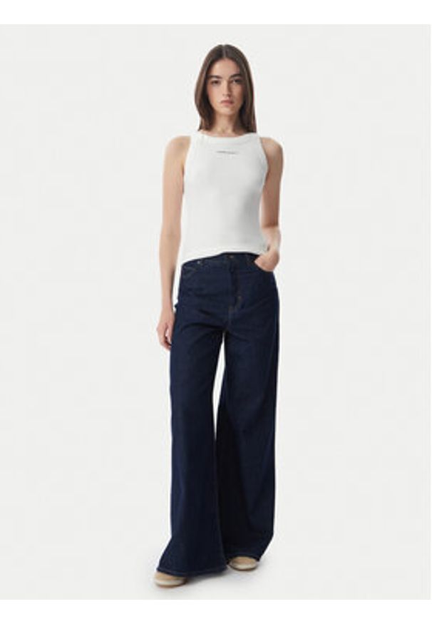 Tommy Jeans Top Ess Logo DW0DW22806 Kremowy Slim Fit. Kolor: kremowy. Materiał: bawełna