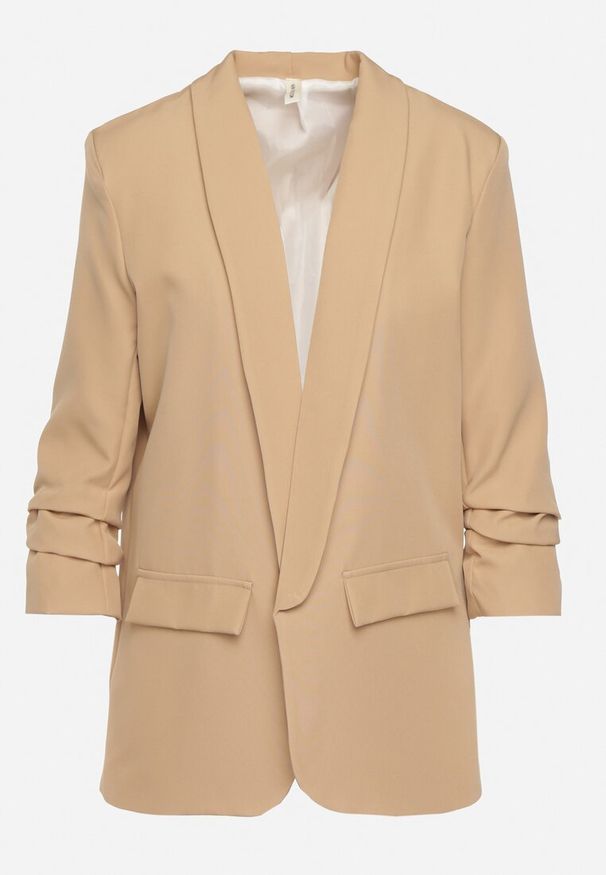 Born2be - Ciemnobeżowa Marynarka Bez Zapięć z Ozdobnym Marszczeniem i Imitacją Kieszeni Phelotis. Okazja: do pracy, na co dzień, na spotkanie biznesowe. Kolor: beżowy. Materiał: tkanina, jeans. Wzór: jednolity, gładki, aplikacja. Styl: casual, elegancki, biznesowy