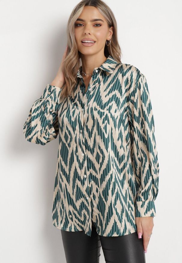 Born2be - Ciemnozielona Koszula z Kołnierzykiem w Abstrakcyjne Paski Caietana. Okazja: na co dzień. Kolor: zielony. Materiał: jeans. Wzór: paski. Styl: casual