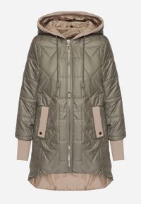 Born2be - Zielona Pikowana Kurtka z Kapturem i Przedłużonym Tyłem Tulara. Okazja: na co dzień. Typ kołnierza: kaptur. Kolor: zielony. Materiał: jeans. Wzór: aplikacja. Styl: casual, elegancki #9