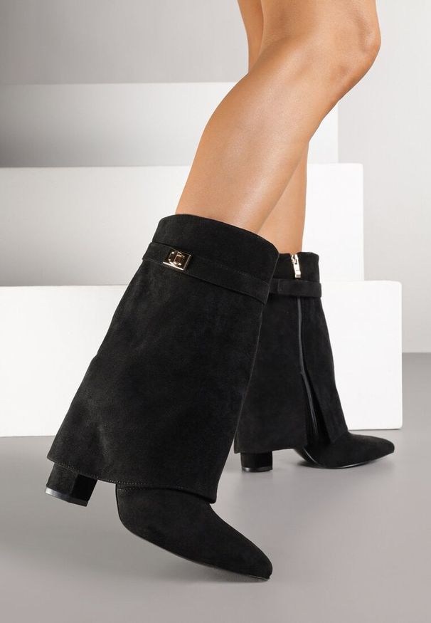 Renee - Czarne Botki z Ekozamszu na Słupkowym Obcasie z Cholewką Imitującą Nogawkę Emmidre. Okazja: na co dzień. Kolor: czarny. Materiał: skóra, jeans. Szerokość cholewki: normalna. Obcas: na obcasie. Styl: casual. Wysokość obcasa: średni