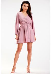 Awama - Krótka Sukienka z Zakładanym Dekoltem - Różowa. Kolor: różowy. Materiał: elastan, wiskoza. Długość: mini